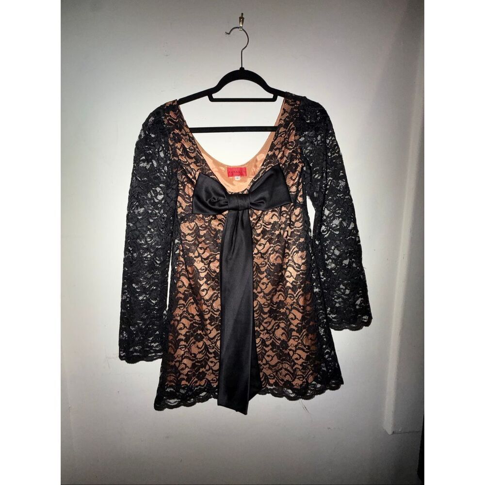 Shareen vintage size 0 lace dress with bow